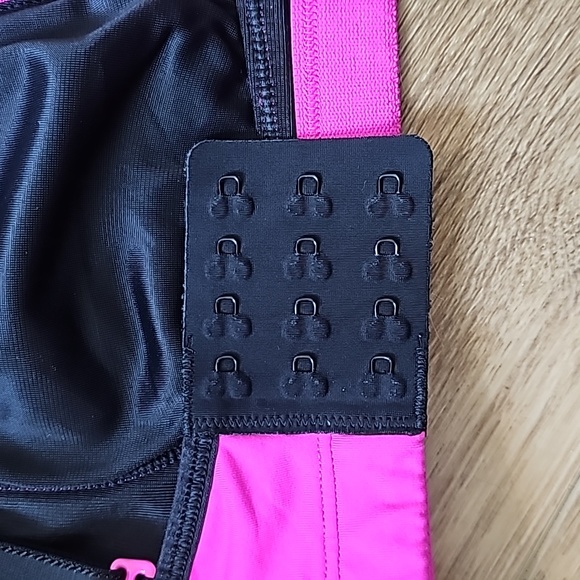 Lululemon Ta Ta Tamer Sports Bra - Picture 7 of 10